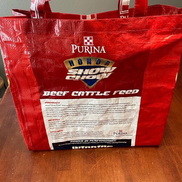 Durable plastic feed sack tote. - Picture 3 of 6